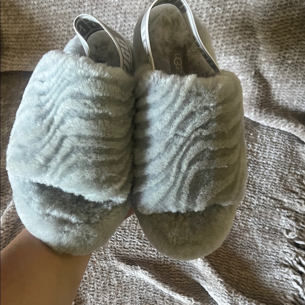 UGG Fluff Yeah Grey Fuzzy Sandals - Picture 5 of 5